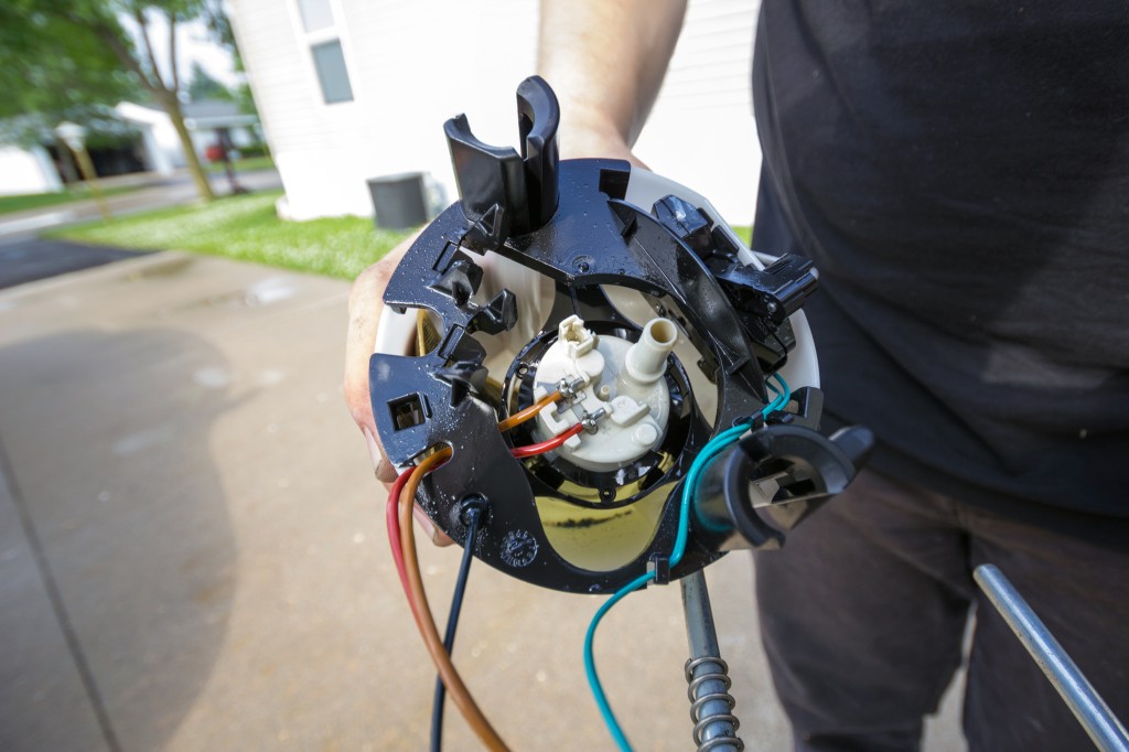 BMW 135i fuel bucket