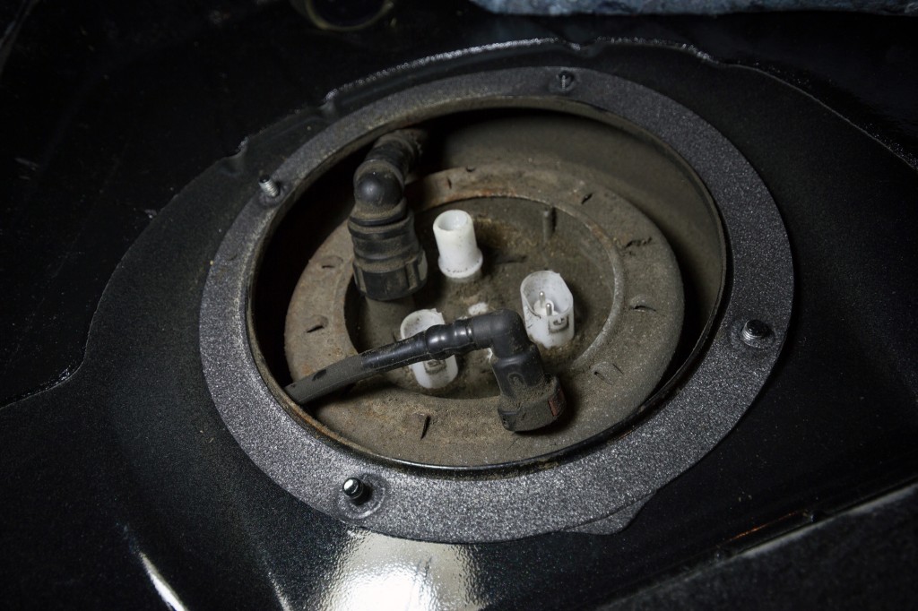 BMW 135i fuel pump location